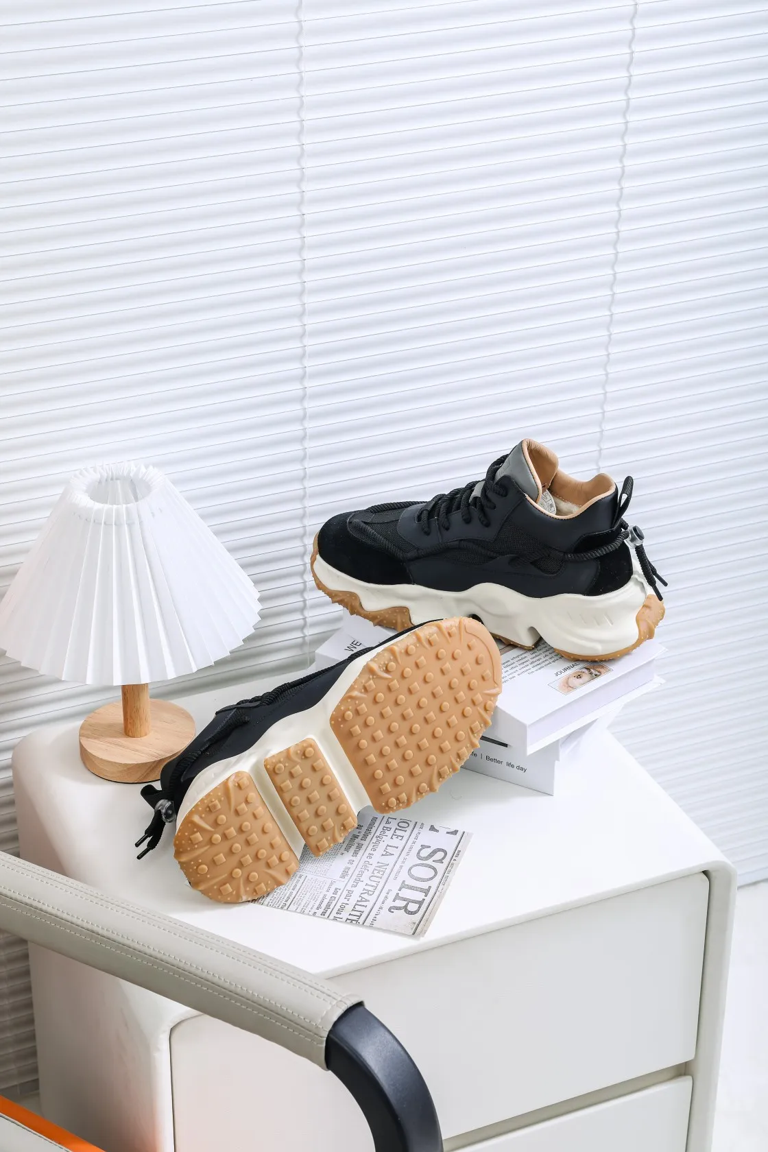 Men's shoes 💰620 IUGGI Heavy-duty thick-soled dad shoes EVA foam outsole Rarely seen on the market Retro version Very good-looking on the feet Mainly because it is so classy All-sheep fur lining Thick sole plate Super soft rebound Model 6081 Men's model 39-44 [issued]